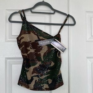 A.Byer camouflage top.Size M.Never worn.